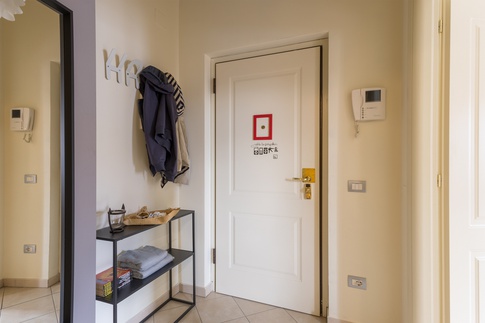 Ingresso in stile moderno di 2 di Lorenzo Rossi Architetto