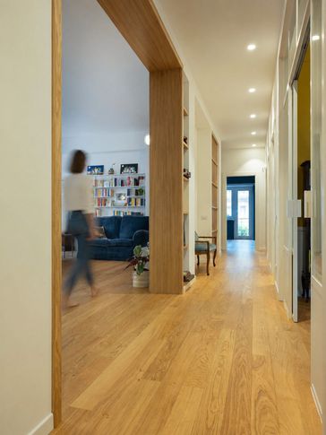 Soggiorno in stile moderno di 40 di Equus Architects