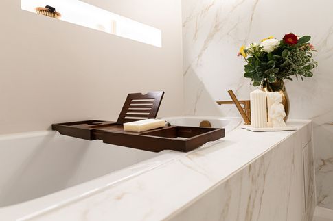 Bagno di Servizio in stile glamour di 8 di Desearq studio - architettura e interior design