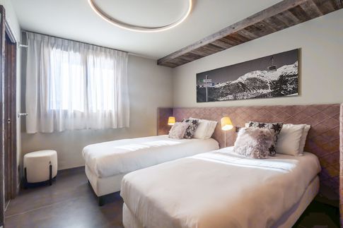 Camera da Letto in stile moderno di 13 di Design Alpino