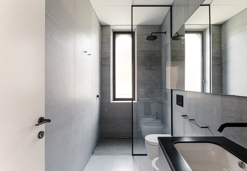 Bagno in stile moderno di 5 di NOMADE ARCHITETTURA
