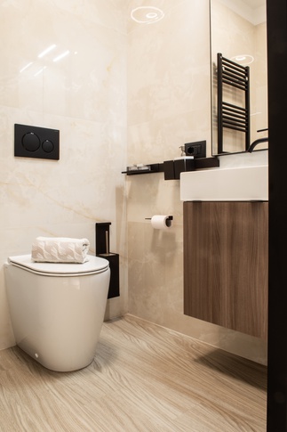 Bagno di Servizio in stile moderno di 3 di Chiara Colucci Interior Designer