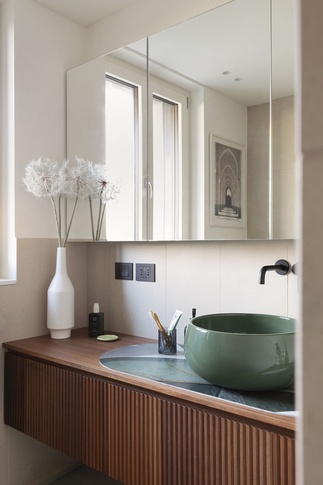Bagno in stile moderno di 1 di Chantal Forzatti architetto