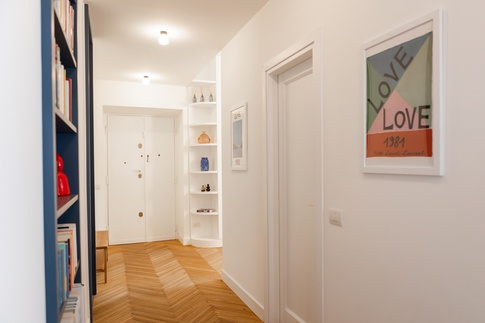 Corridoio in stile vintage di 125 di L2 Architettura