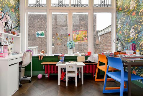 Cameretta Bambini in stile moderno di 40 di Equus Architects