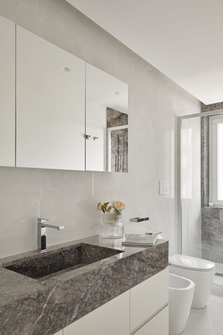 Bagno in stile moderno di 6 di Chantal Forzatti architetto