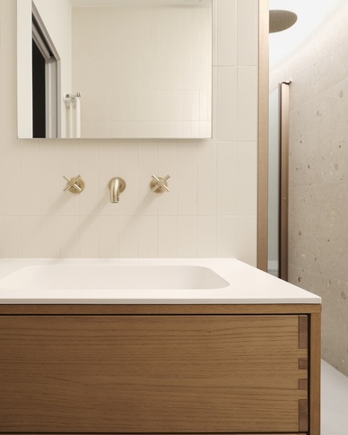 Bagno in stile contemporaneo di 7 di Michela Cordisco Interiors Bagno in stile contemporaneo di 7 di Michela Cordisco Interiors