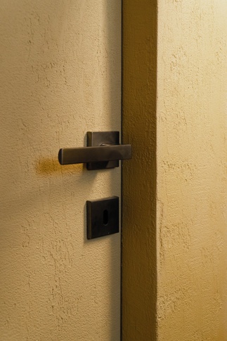 Bagno di Servizio in stile soft industrial di 2 di Simona Fogalesi interior designer