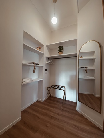 Camera da Letto in stile contemporaneo di 31 di LD INTERIORS