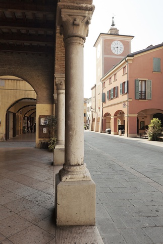 Facciata in stile classico di null di COLLETTIVO_INVƎRSO
