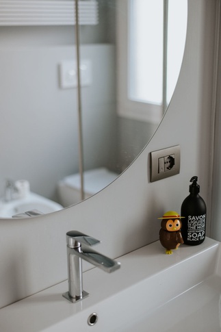 Bagno in stile contemporaneo di 8 di federica franchi architetto