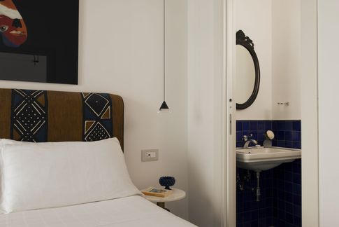 Camera da Letto in stile mediterraneo di 100 di Coluccio architetti