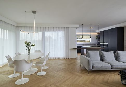 Open Space in stile contemporaneo di 62 di DQA Studio di architettura