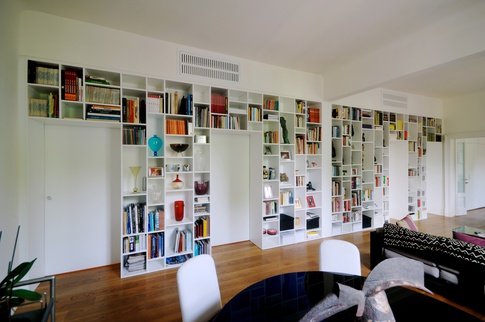 Soggiorno in stile moderno di 38 di RGAstudio