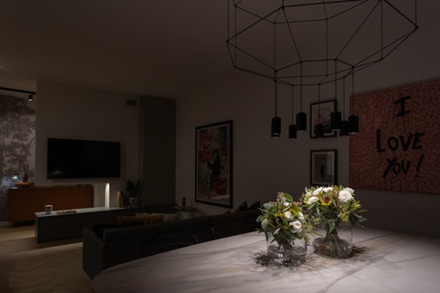 Soggiorno in stile contemporaneo di 20 di Alessandra Parolini Studio