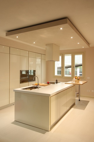 Cucina in stile contemporaneo di 50 di VMarchitetti