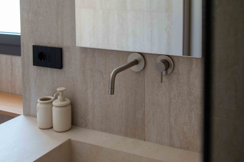 Bagno in stile minimal di 6 di YY studio Bagno in stile minimal di 6 di YY studio