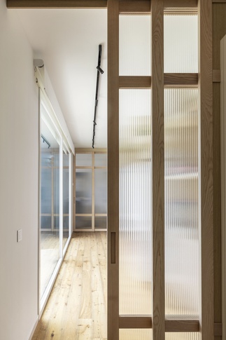 Corridoio in stile giapponese di 21 di Chantal Forzatti architetto