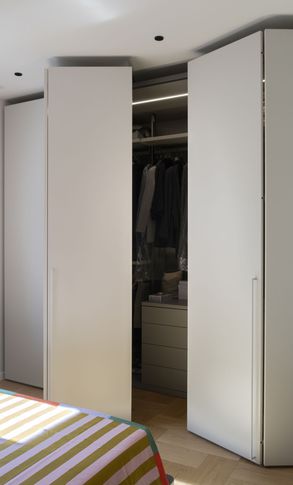 Camera da Letto in stile contemporaneo di 17 di Michela Cordisco Studio