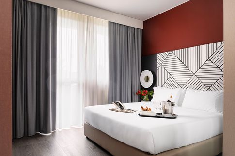 Camera da Letto in stile contemporaneo di 1 di Lorenzo Franzi | Fotografia