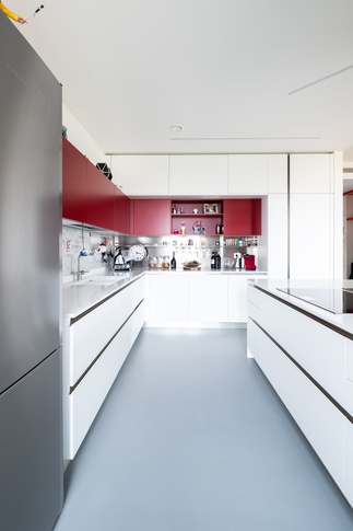 Cucina in stile moderno di 16 di Bossi Vigorito Building Interior