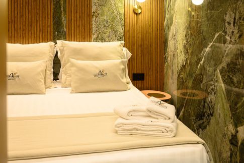 Camera da Letto in stile contemporaneo di 30 di Salvatore Sito Interior Designer