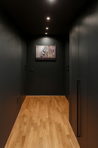 Corridoio in stile moderno di 6 di L'Arco Rosa