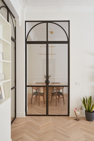 Studio in stile contemporaneo di 19 di AV Architettura Studio in stile contemporaneo di 19 di AV Architettura