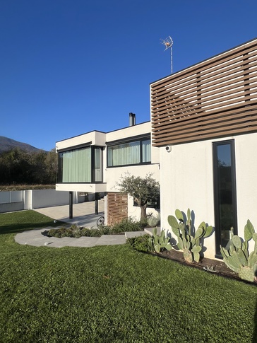 Giardino in stile minimal di 2000 di Diletta Castagna Studio Giardino in stile minimal di 2000 di Diletta Castagna Studio