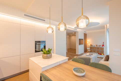 Cucina in stile moderno di 12 di Living Home Design