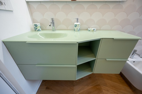 Bagno in stile contemporaneo di 9 di Colab Design
