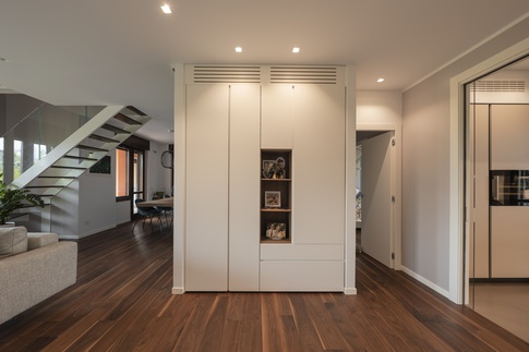 Ingresso in stile contemporaneo di 13 di Annalisa Carli Architetto