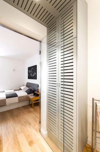 Bagno in stile scandinavo di 8 di Equus Architects