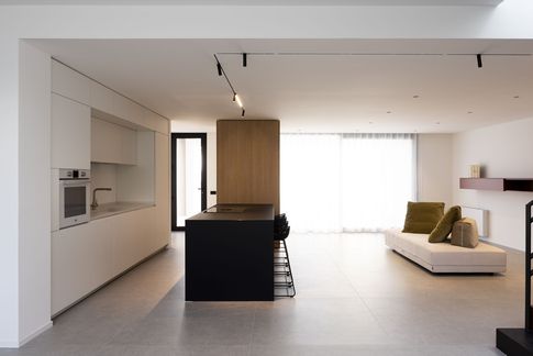 Open Space in stile contemporaneo di 70 di valeria ingrao architetto Open Space in stile contemporaneo di 70 di valeria ingrao architetto