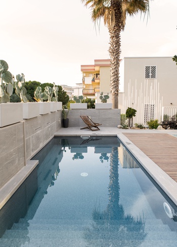 Piscina in stile minimal di 220 di K1_Art_Studio