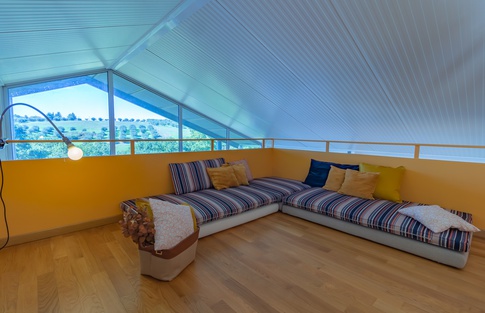Open Space in stile contemporaneo di 75 di Domus Dreams Open Space in stile contemporaneo di 75 di Domus Dreams