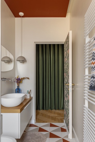 Bagno in stile contemporaneo di 6 di tapas studio