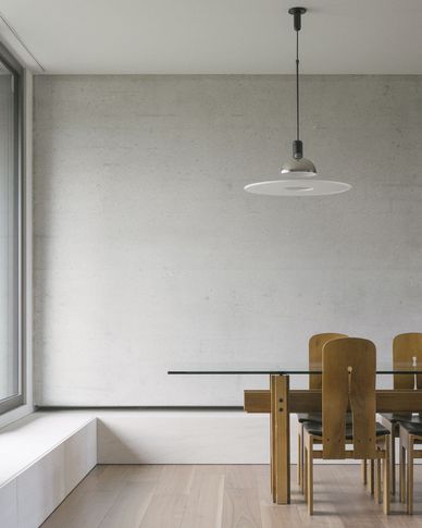 Soggiorno in stile minimal di 50 di Didonè Comacchio Architects