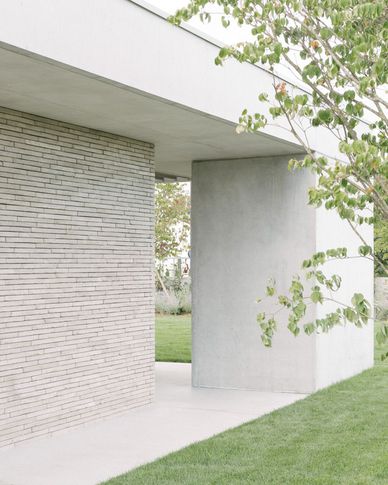 Facciata in stile minimal di null di Didonè Comacchio Architects