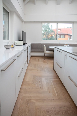 Cucina in stile contemporaneo di 30 di Easy Living Cucina in stile contemporaneo di 30 di Easy Living