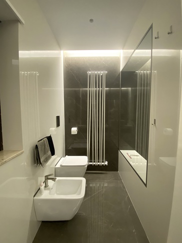 Bagno in stile contemporaneo di 8 di IMA STUDIO Bagno in stile contemporaneo di 8 di IMA STUDIO