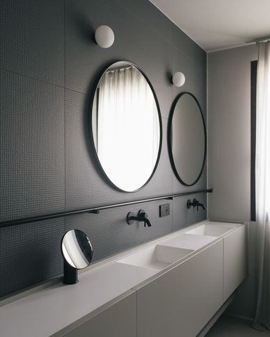 Bagno in stile minimal di 6 di Didonè Comacchio Architects