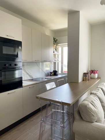 Open Space in stile contemporaneo di 25 di Silvia Aquilani . Design studio