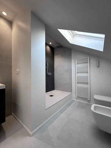 Bagno in stile contemporaneo di 6 di Valeria Eva Rossi Architetta