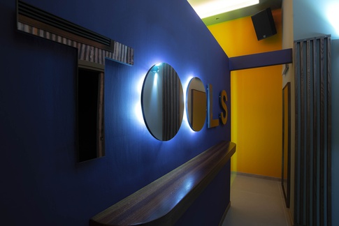 Open Space in stile contemporaneo di 80 di Jerry Caputo & Partners Open Space in stile contemporaneo di 80 di Jerry Caputo & Partners