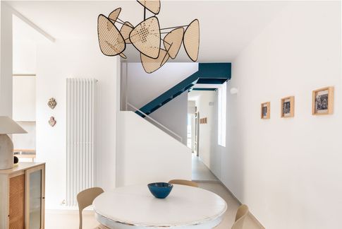 Soggiorno in stile mediterraneo di 30 di Caprioli Architetti Soggiorno in stile mediterraneo di 30 di Caprioli Architetti