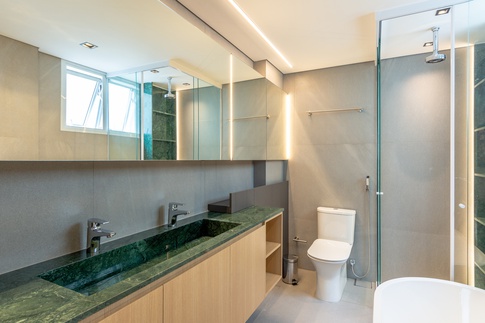 Bagno in stile moderno di 6 di Guzlive