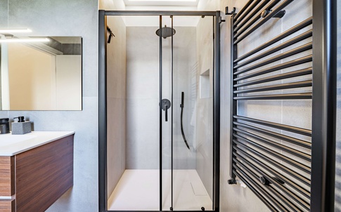 Bagno in stile moderno di 6 di Gianluca Chiocca Interior Design Studio