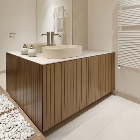 Bagno in stile moderno di 1 di MeS Studio 327