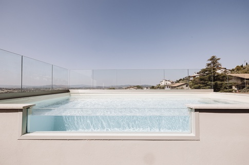 Piscina in stile moderno di 100 di SMartSTUDIO